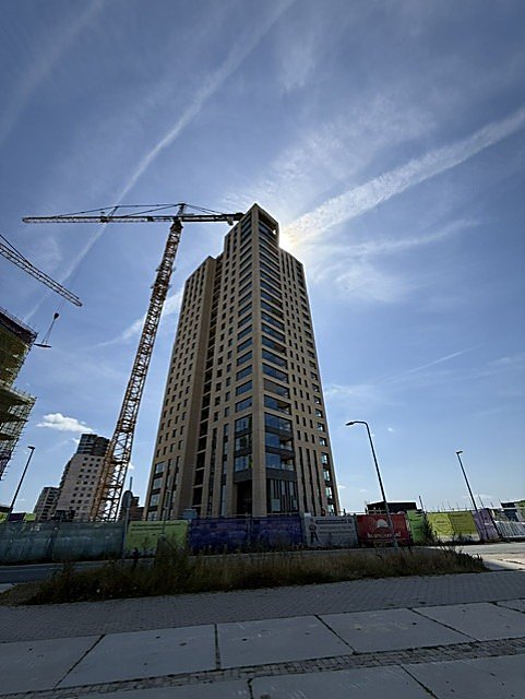 Kop van Noord — tower with construction crane