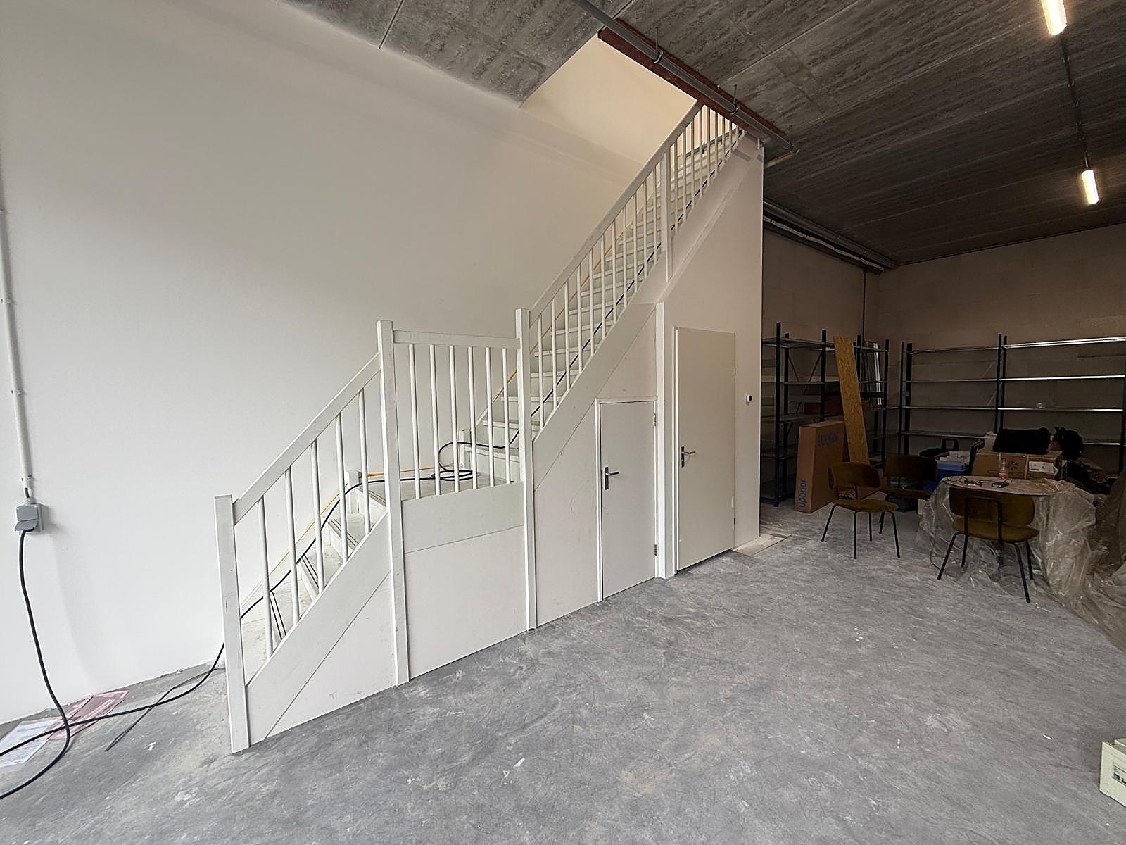 Complete afbouw met entresol en trap
